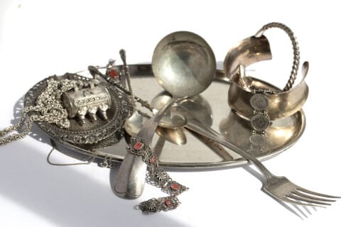 Zilver zoals sieraden en bestek